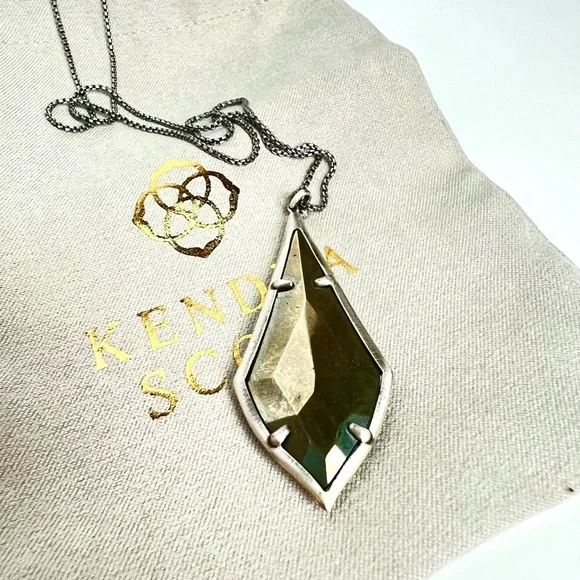 Kendra Scott Damon Necklace in Pyrite - Picture 3 of 4